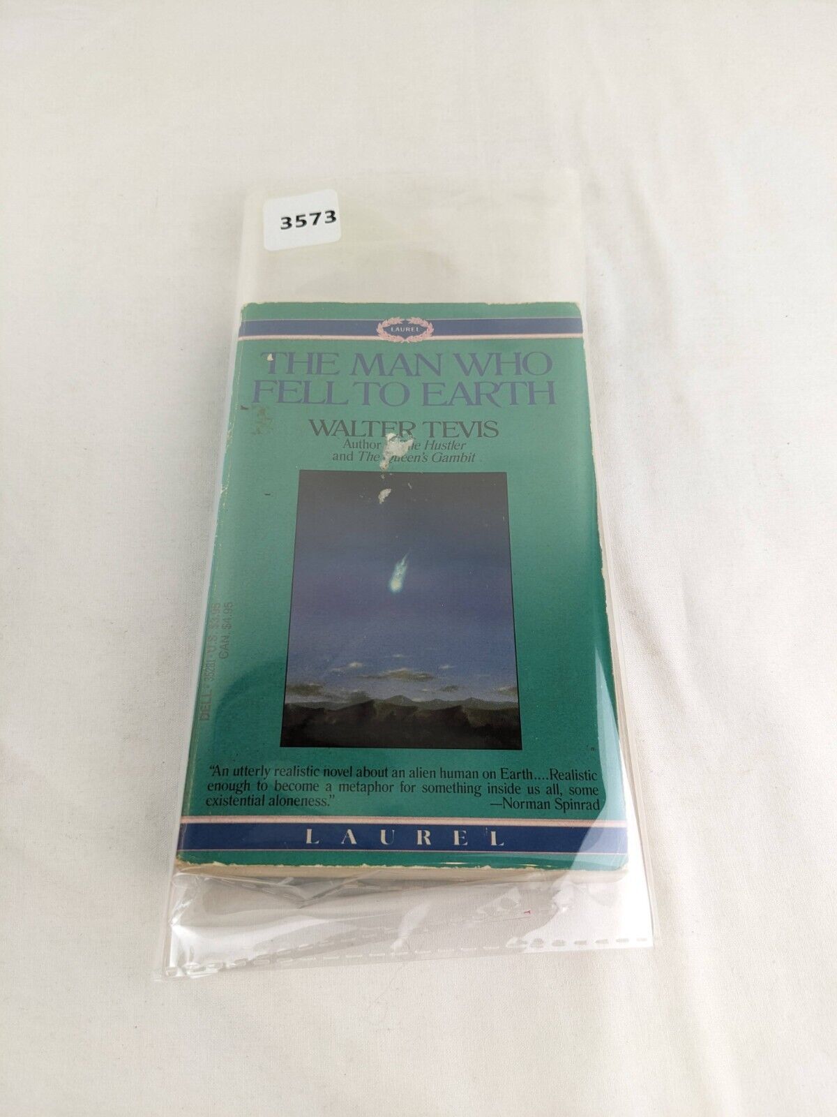 The man who fell to Earth by Walter Tevis 1986 Laurel book