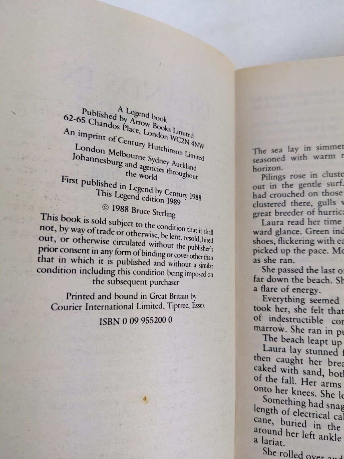 Islands in the Net by Bruce Sterling 1989 legend edition