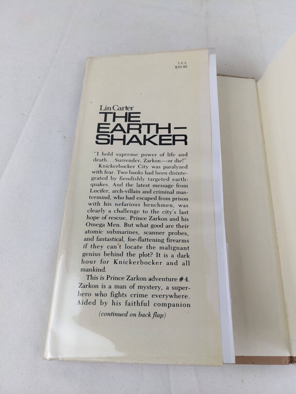 The Earth-shaker by Lin Carter 1982 First Edition Hardcover Zarkon