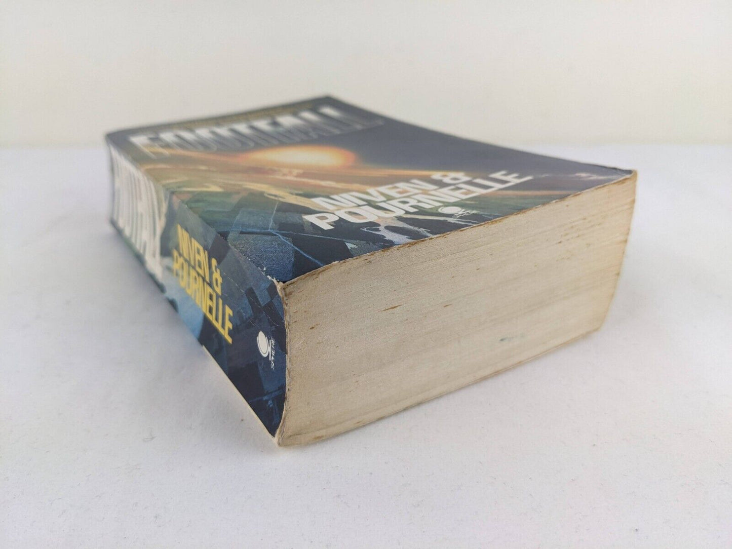 Footfall by Larry Niven & Jerry Pournelle 1985
