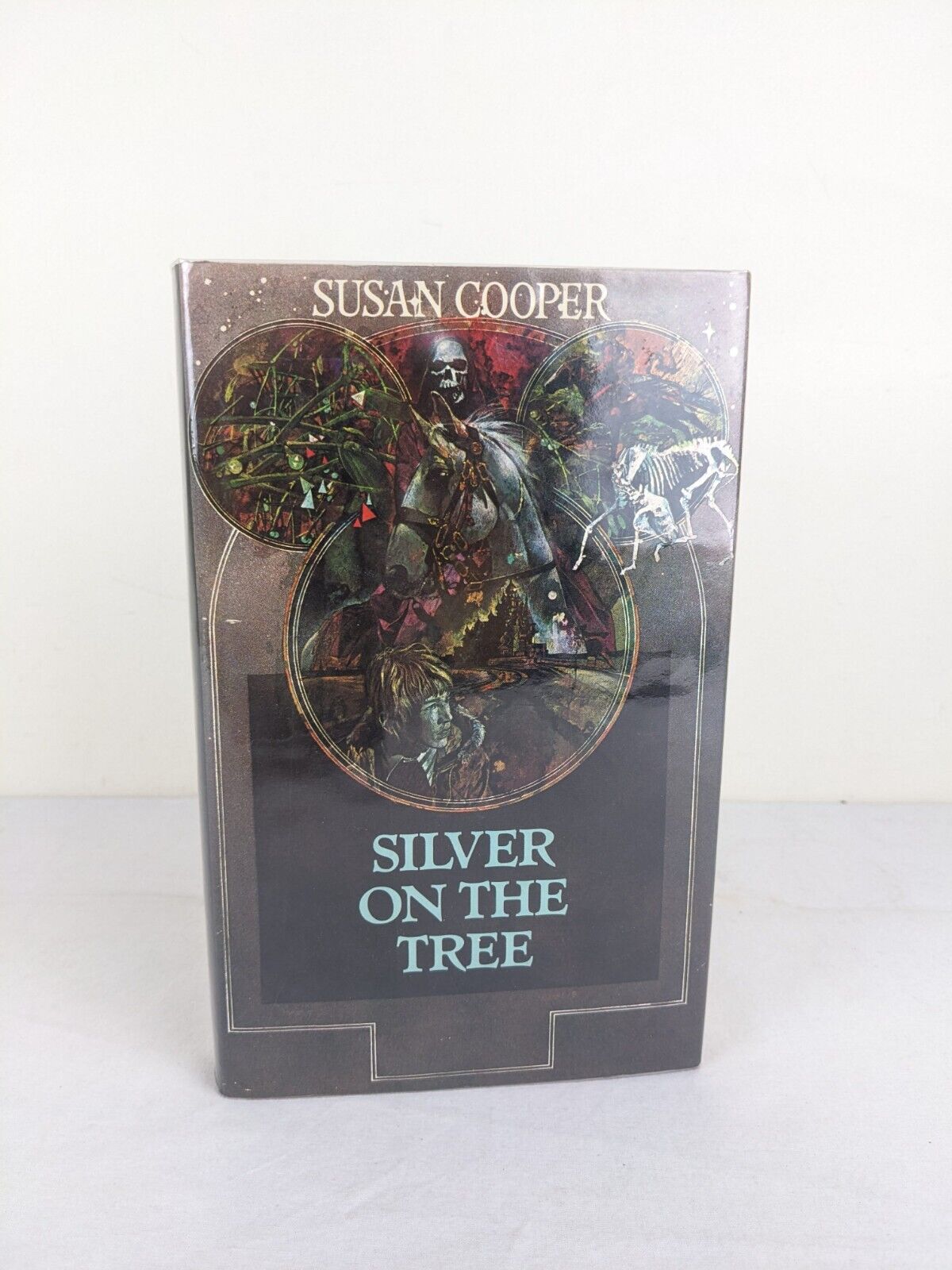 Silver on the tree by Susan Cooper 1984 Hardcover Dark is rising