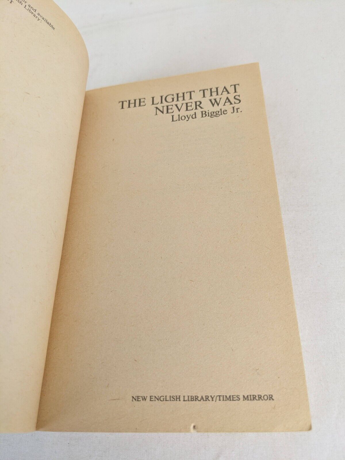 The light that never was by Lloyd Biggle 1974