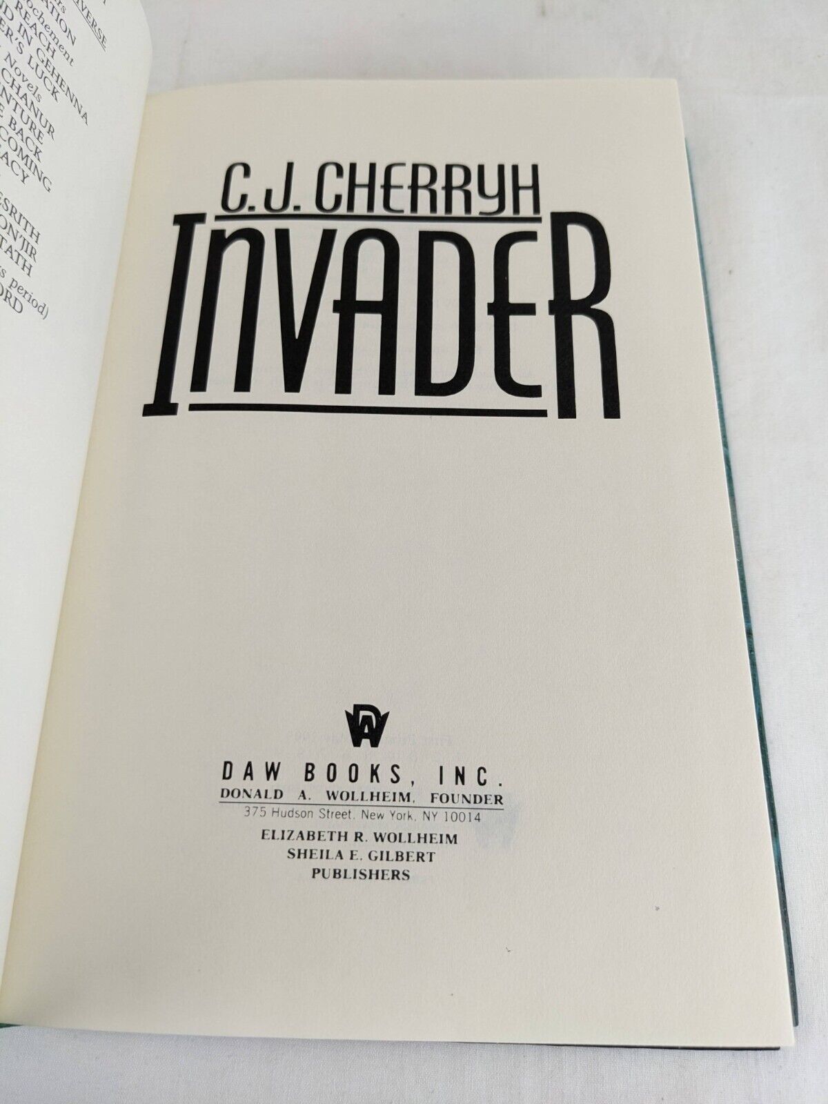 Invader by C.J. Cherryh 1995 Hardcover US First Edition - Foreigner 2