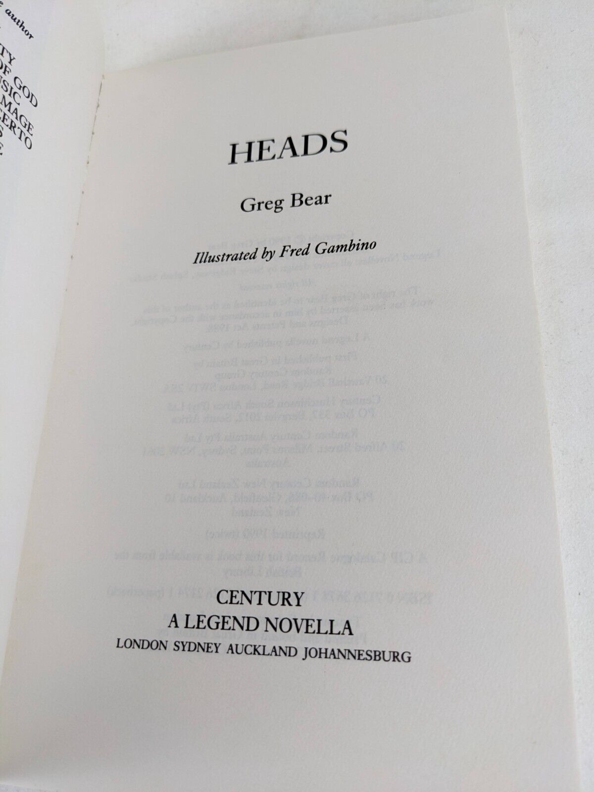 Queen of angels & Heads (Illustrated) by Greg Bear 1991 Queen of Angels