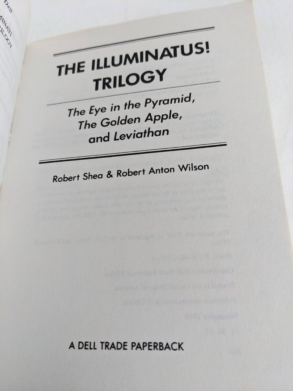 illuminatus! trilogy by Robert Shea & Robert Anton Wilson 1988 Eye, Apple Leviat