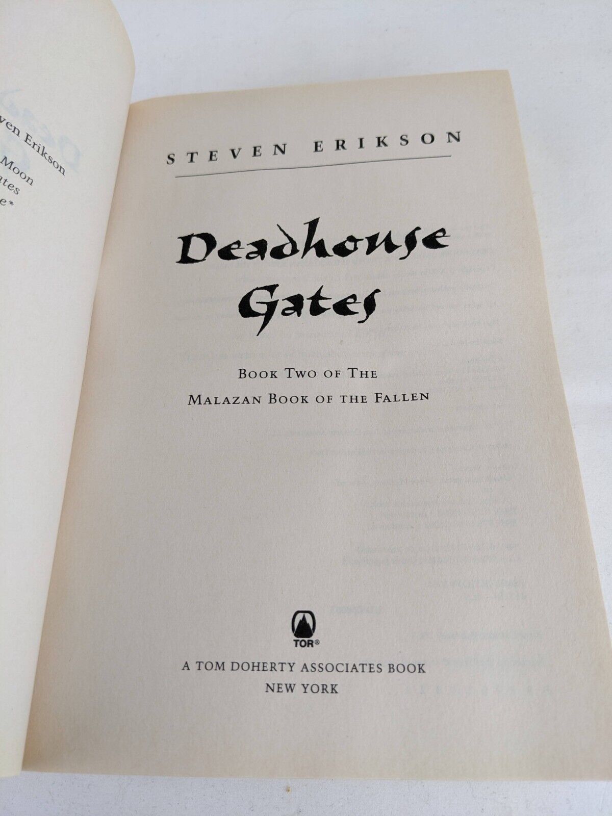 Deadhouse gates by Steven Erikson 2005 First Edition Paperback Malazan