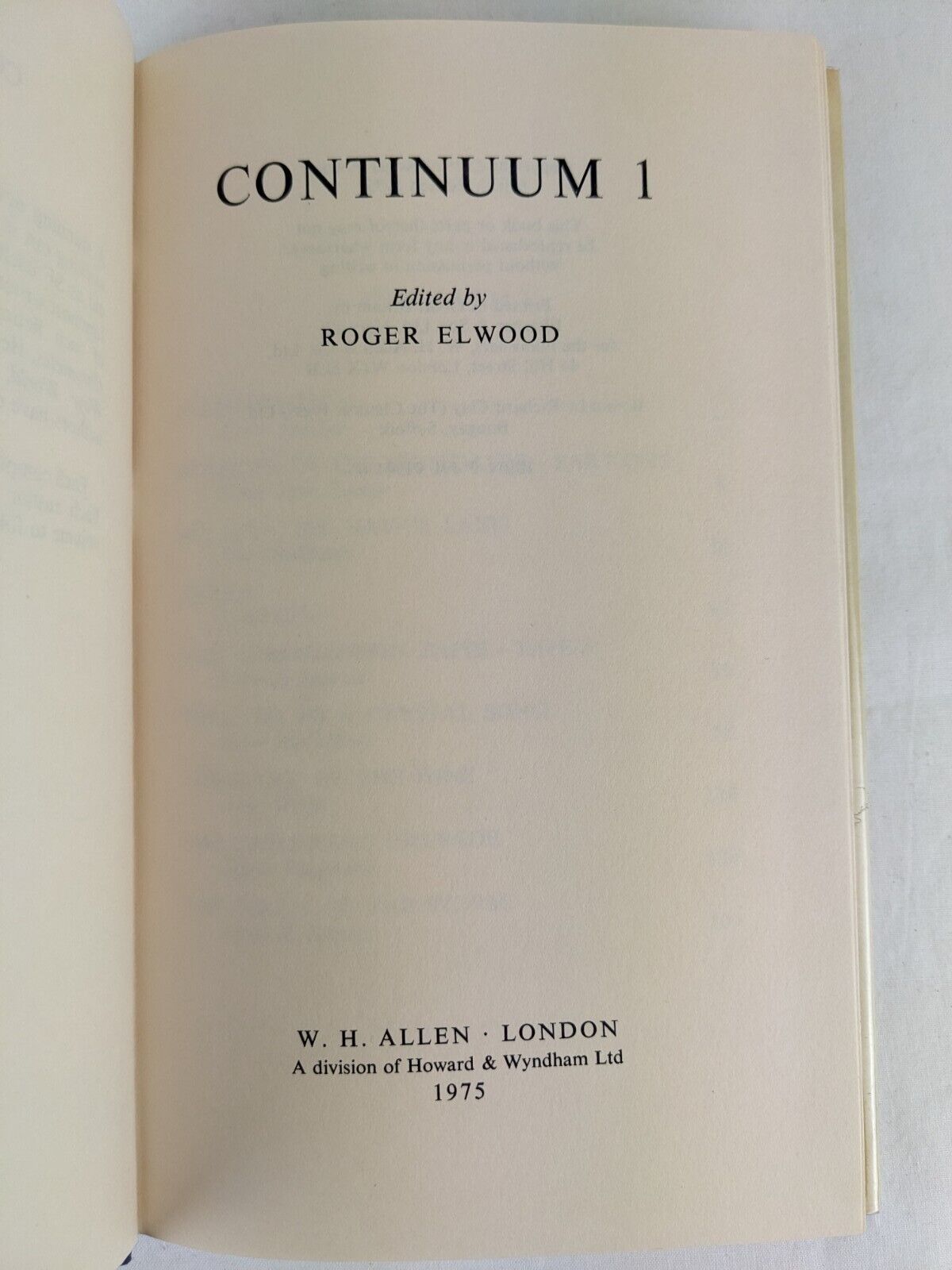 Continuum 1 - Roger Elwood hardcover 1975 Koontz McCaffrey Wolfe Farmer Anderson