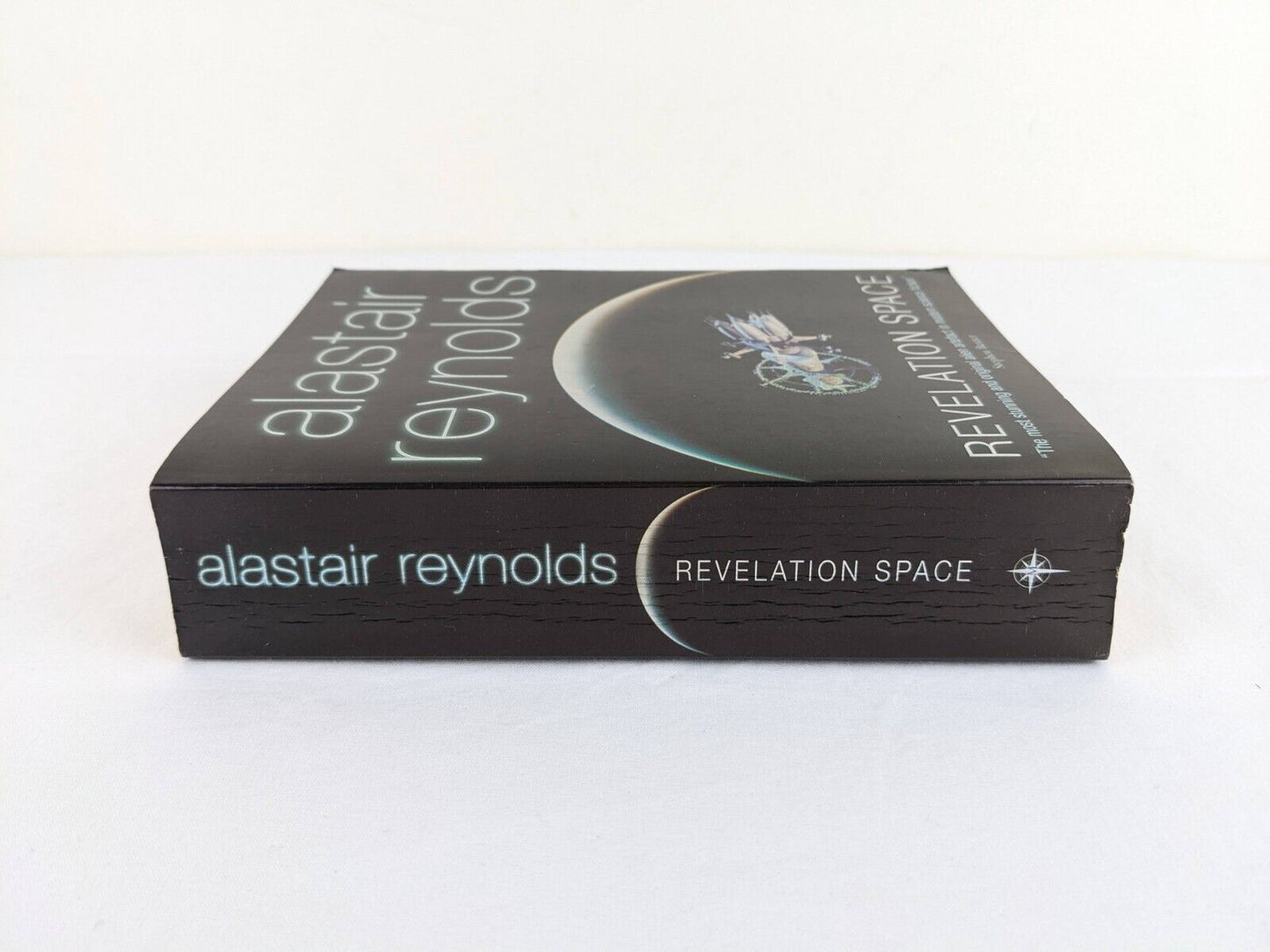 Revelation Space by Alastair Reynolds 2001