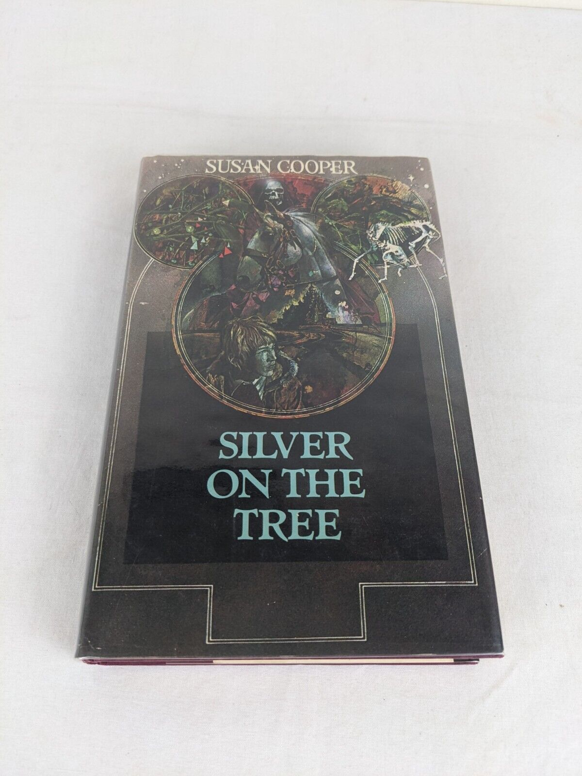 Silver on the tree by Susan Cooper 1984 Hardcover Dark is rising