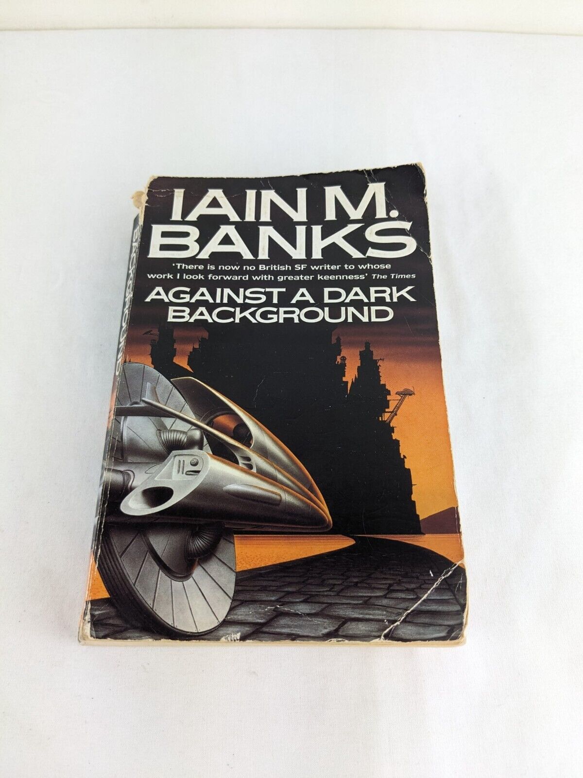 Against a dark background by Iain M. Banks 1998