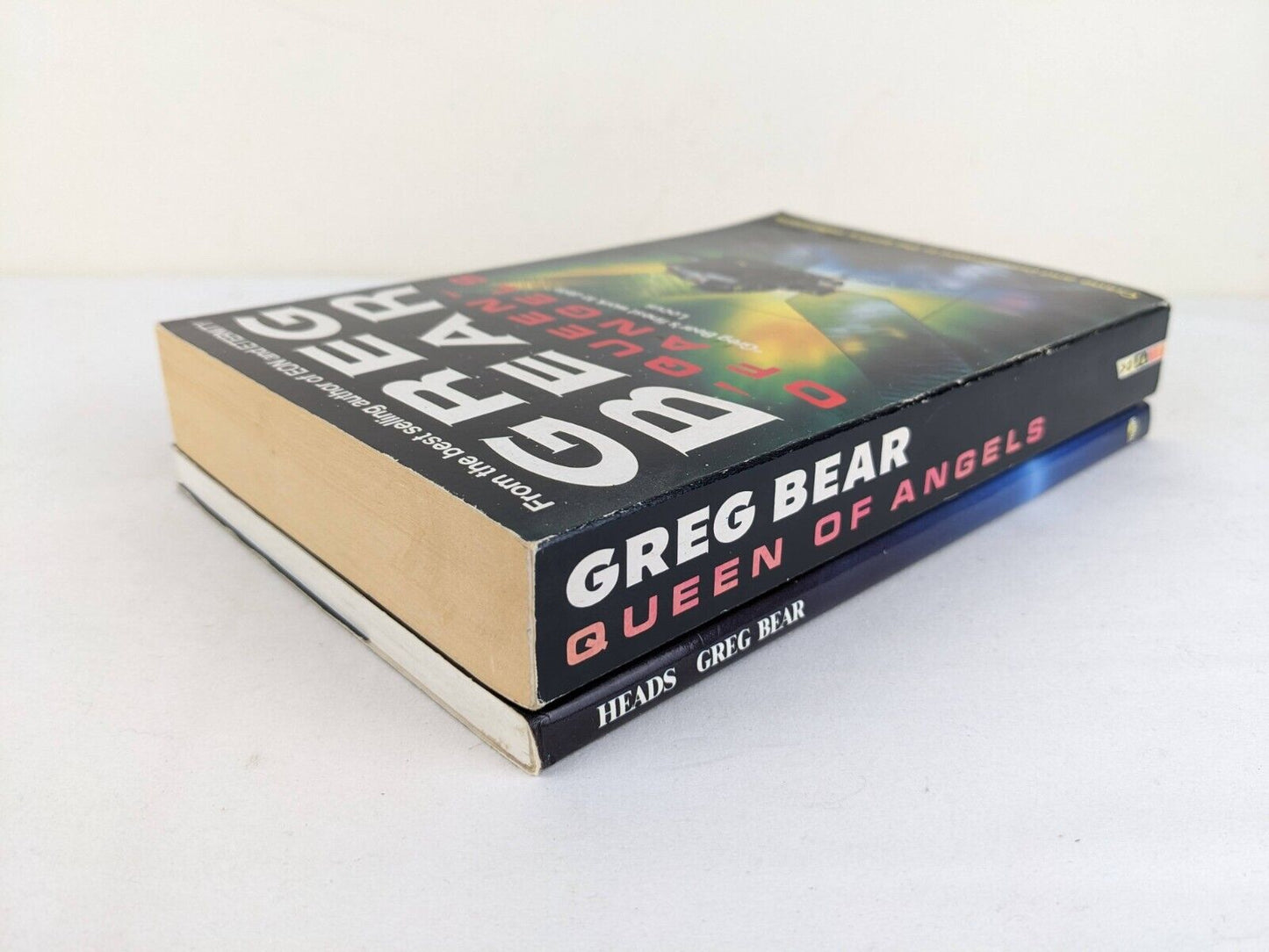 Queen of angels & Heads (Illustrated) by Greg Bear 1991 Queen of Angels