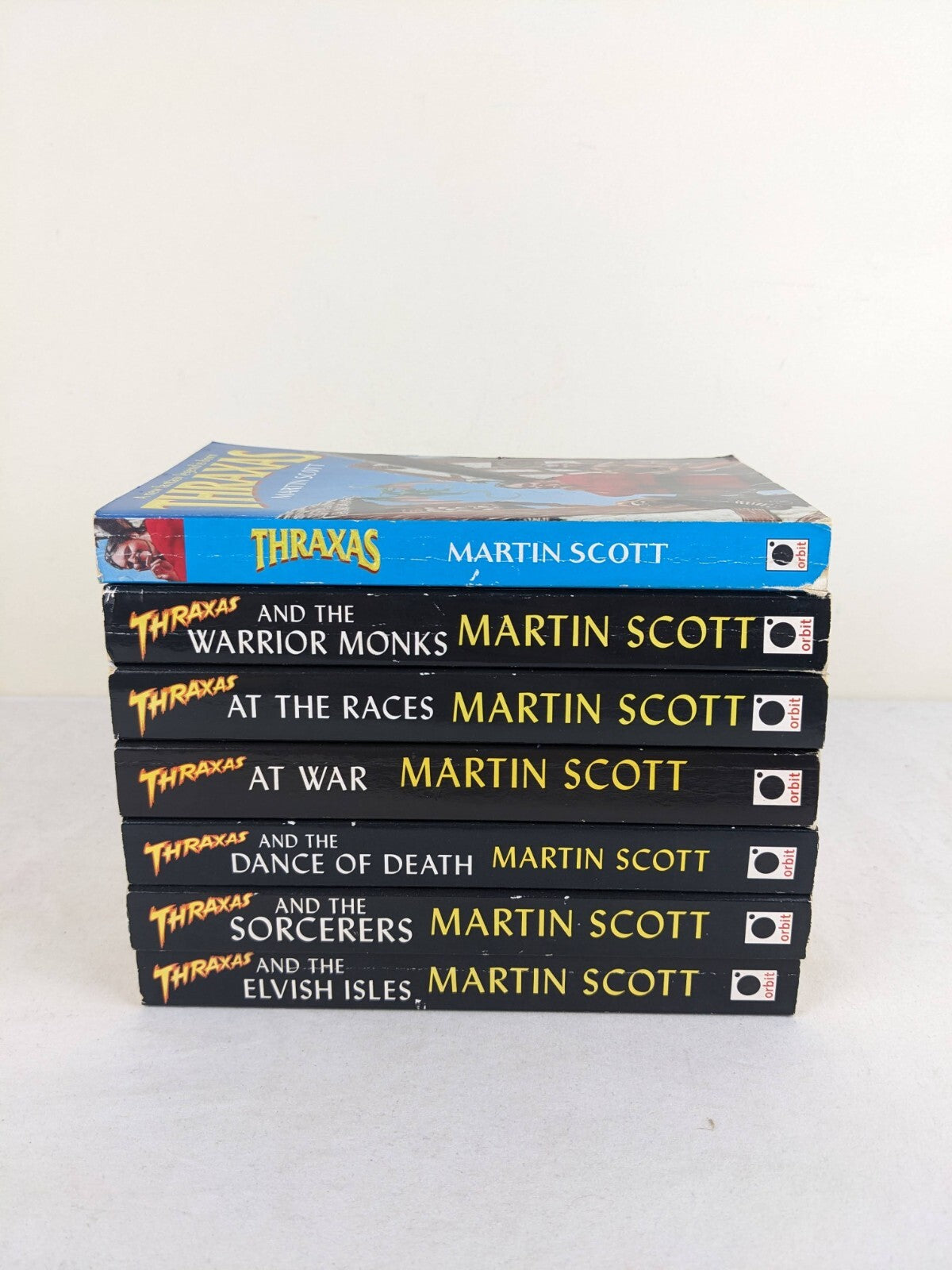 5561172