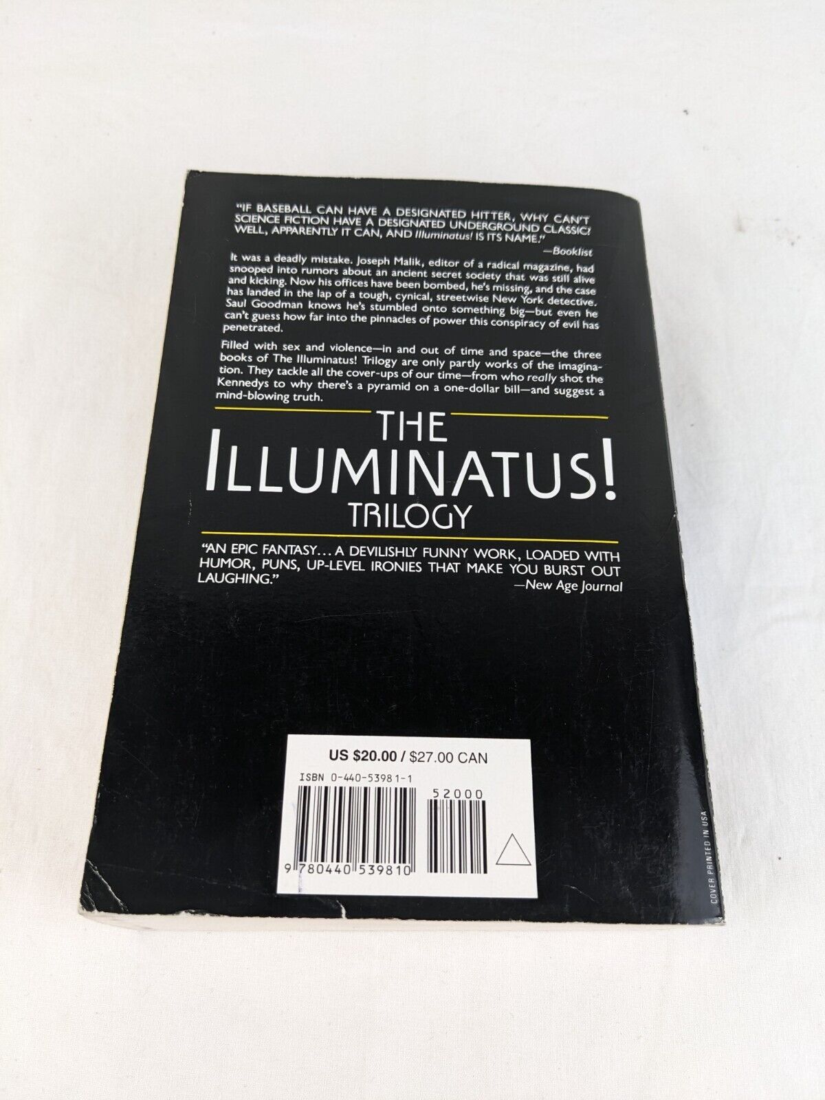 illuminatus! trilogy by Robert Shea & Robert Anton Wilson 1988 Eye, Apple Leviat