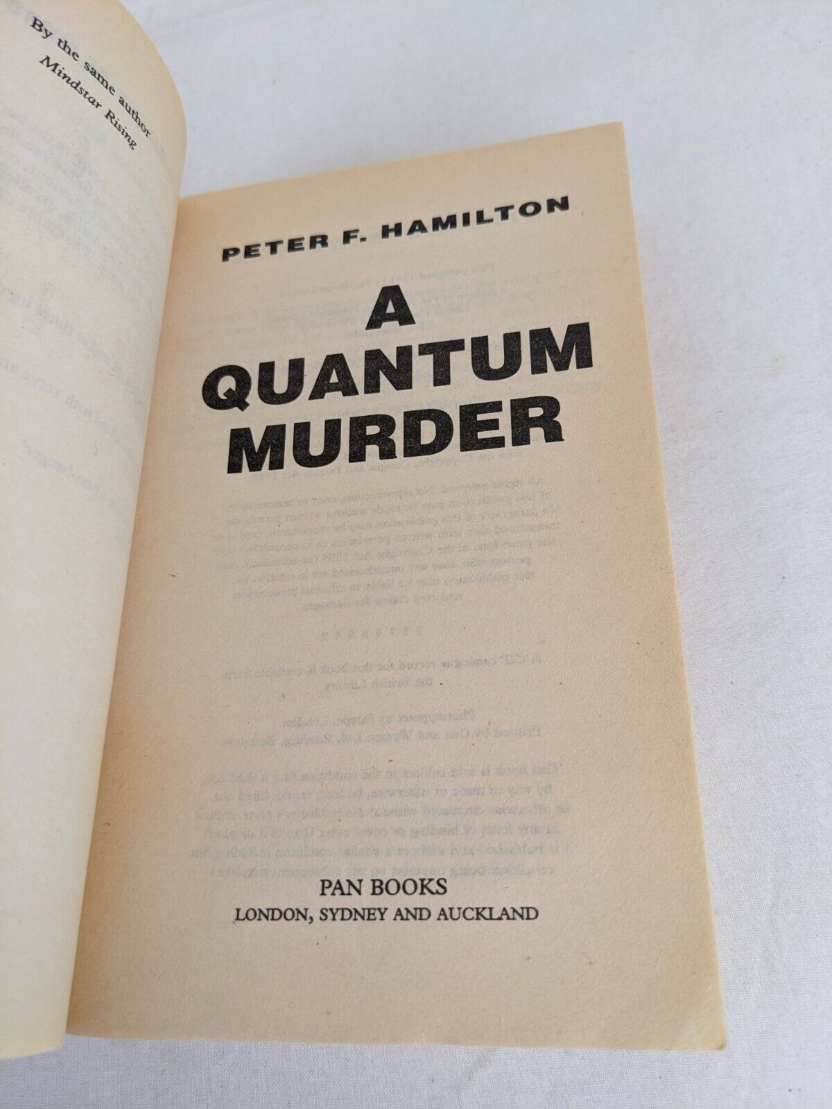 A quantum murder by Peter F. Hamilton 1994 Greg Mandel