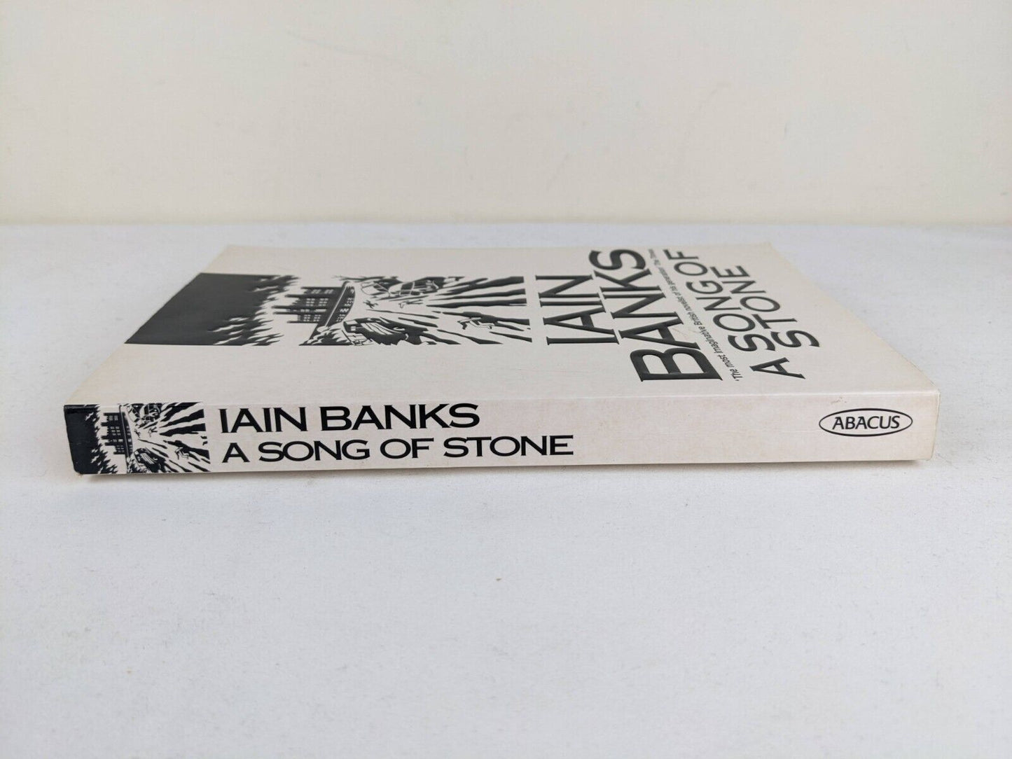 A song of stone by Iain M. Banks 1997