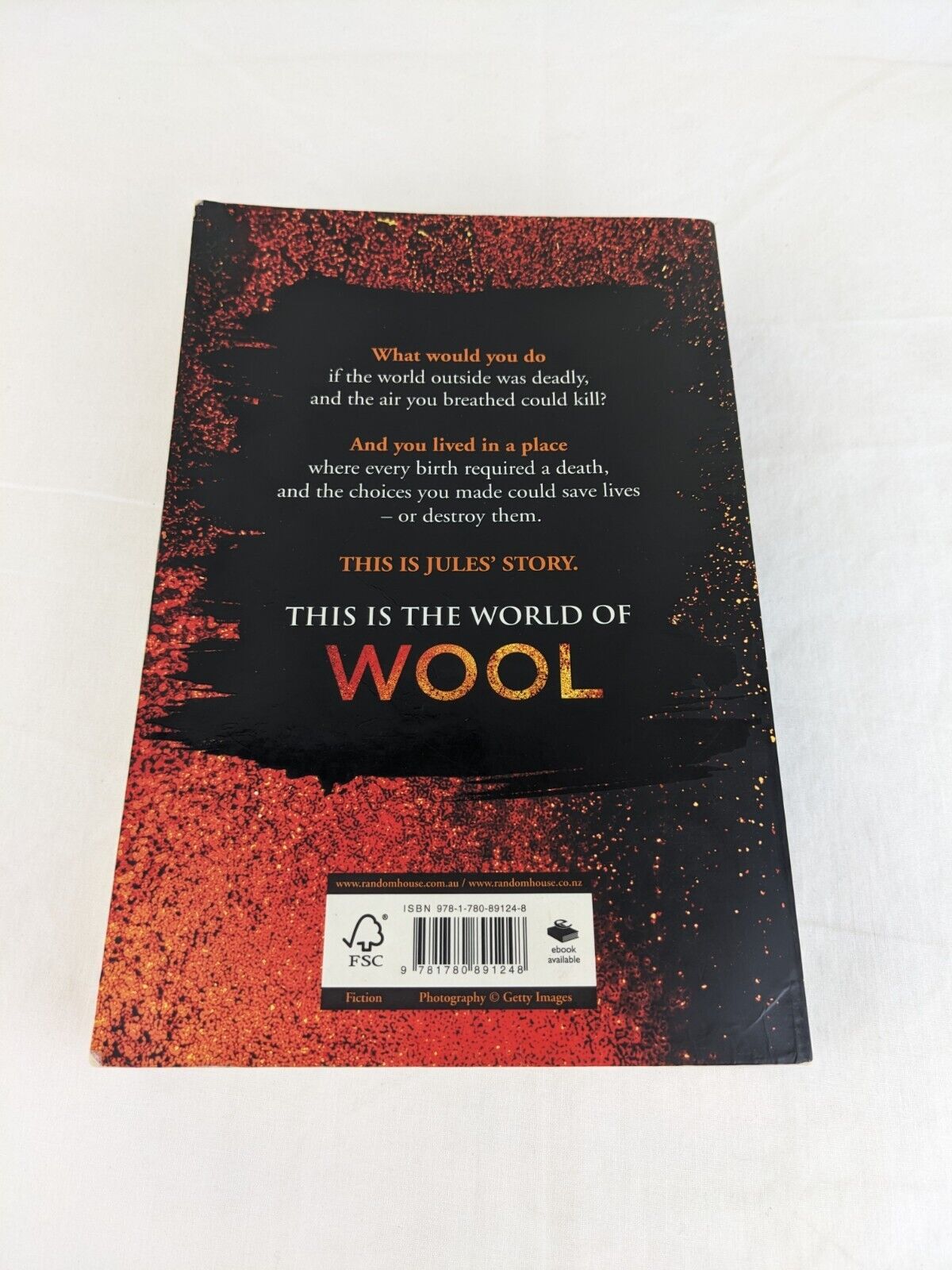 Wool by Hugh Howey 2013 Silo Series Large paperback