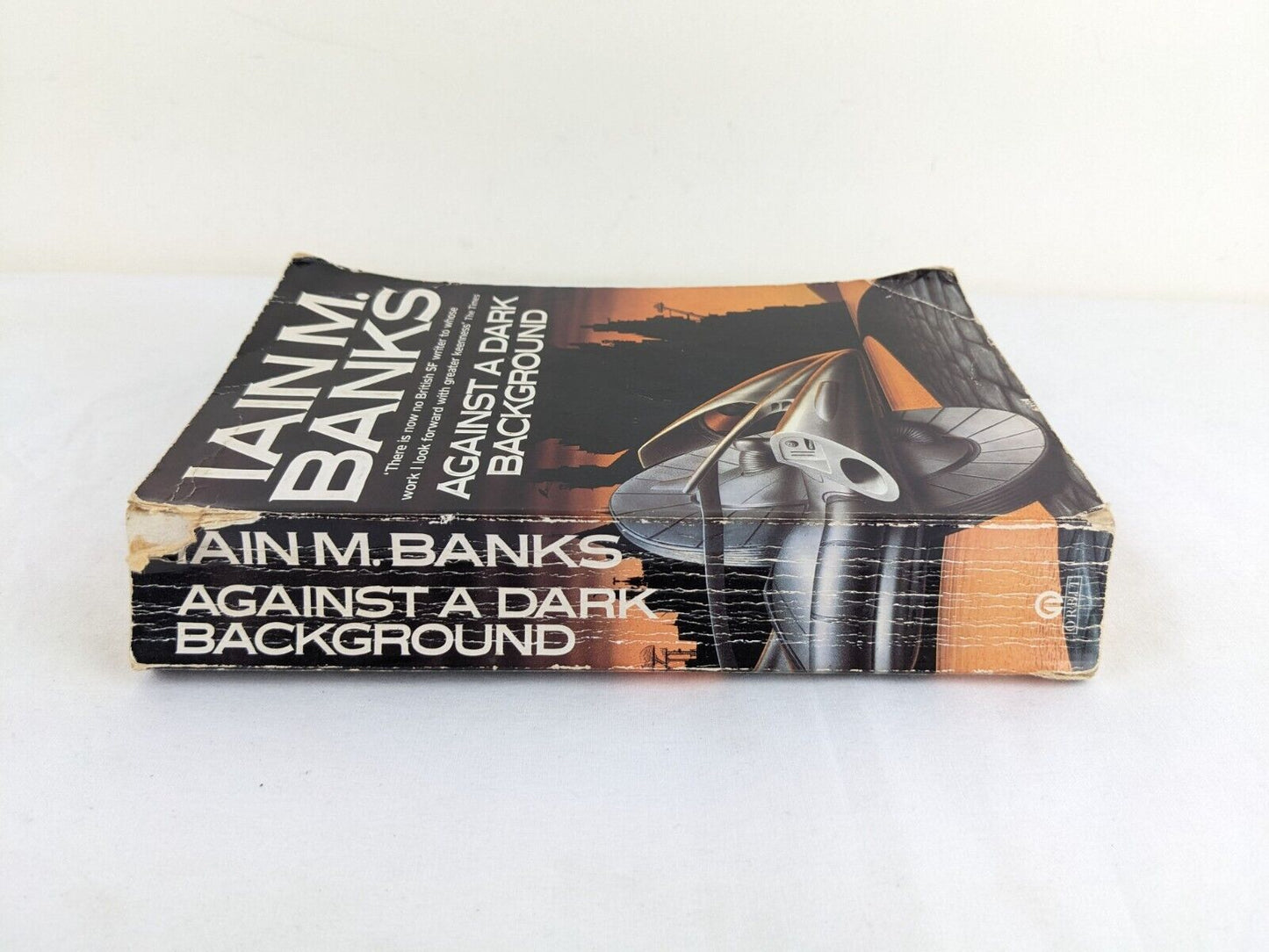 Against a dark background by Iain M. Banks 1998