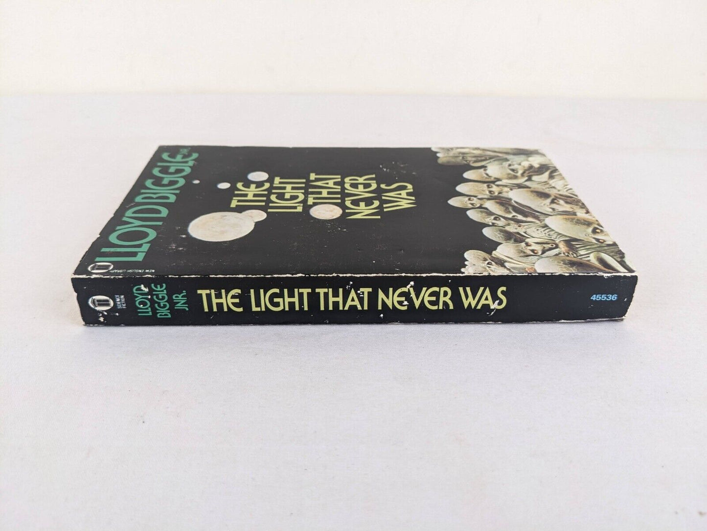 The light that never was by Lloyd Biggle 1974