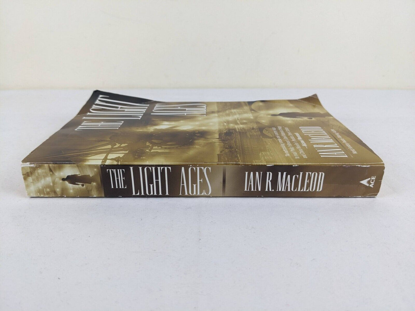 The light ages by Ian R. MacLeod 2004