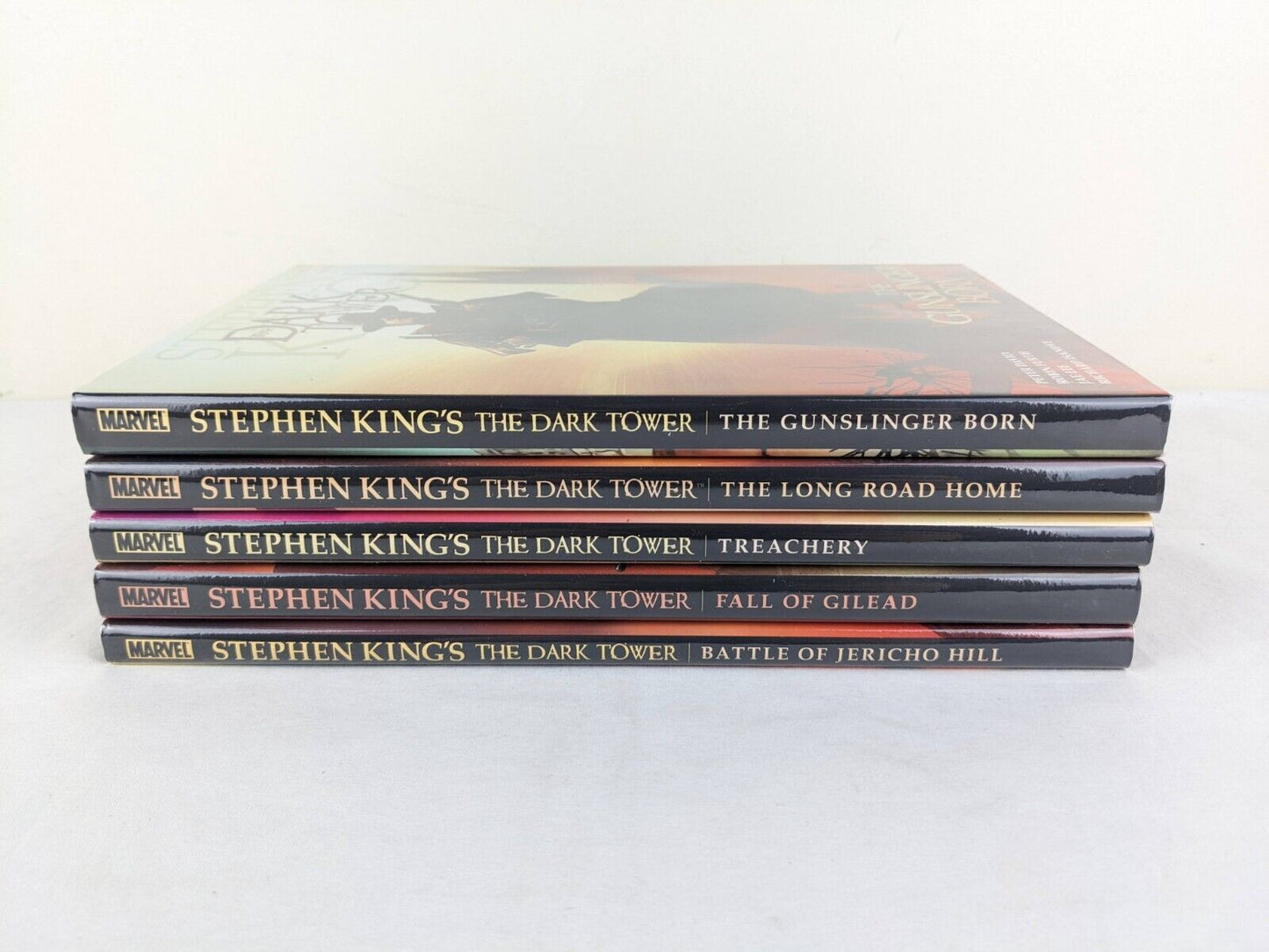 THe Dark Tower Comic series 2007 Hardcover Marvel Stephen King Robin Furth