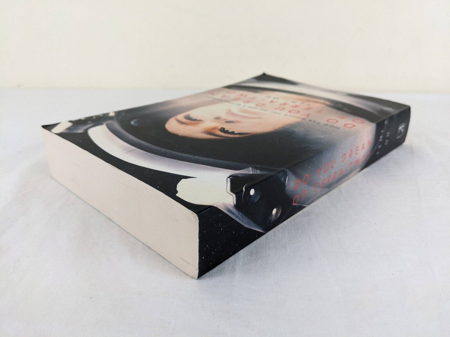 Do you dream of Terra-two? by Temi Oh 2019