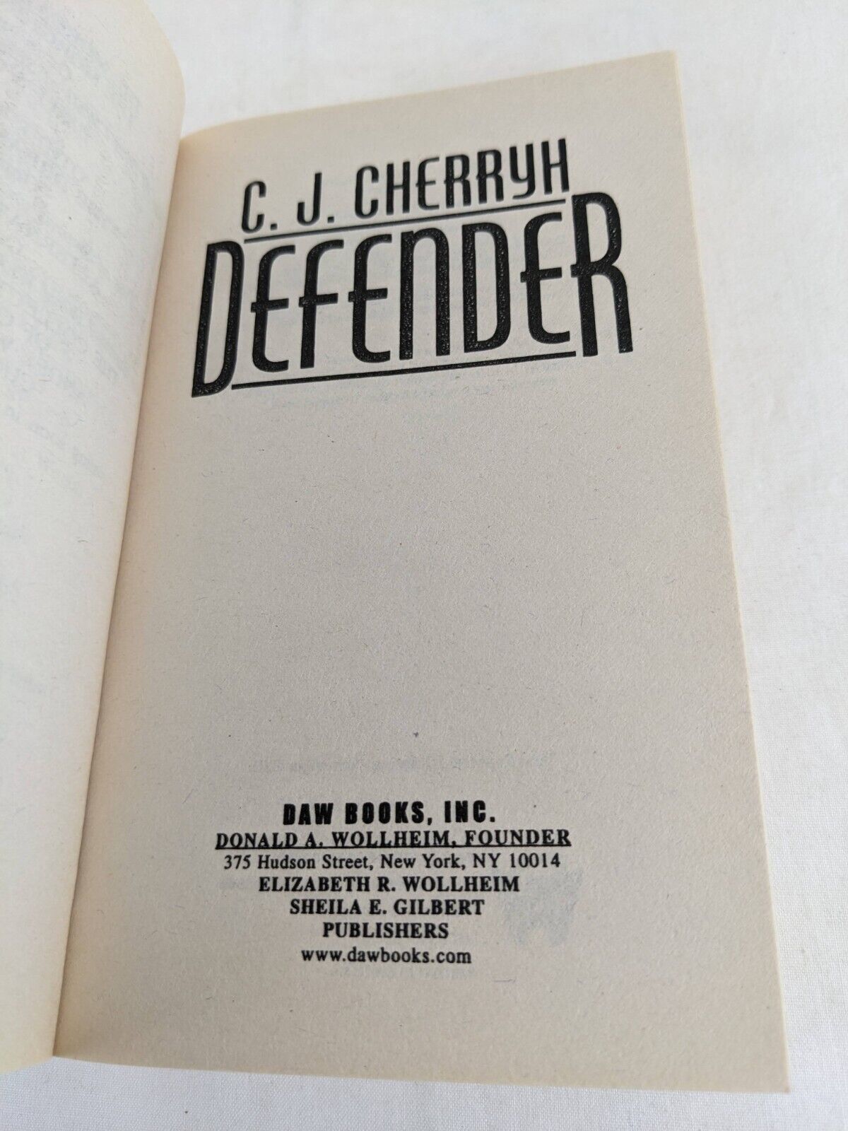 Invader & Defender by C.J. Cherryh 1996 The foreigner series