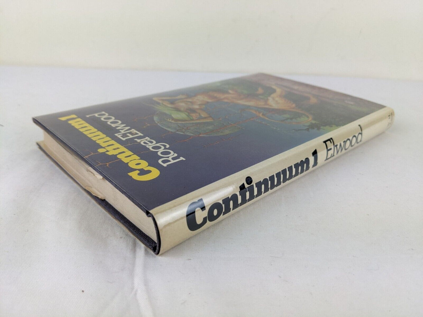 Continuum 1 - Roger Elwood hardcover 1975 Koontz McCaffrey Wolfe Farmer Anderson