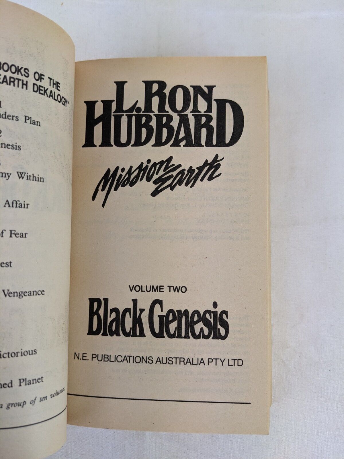 Black Genesis by L. Ron Hubbard 1988 - Mission Earth volume 2