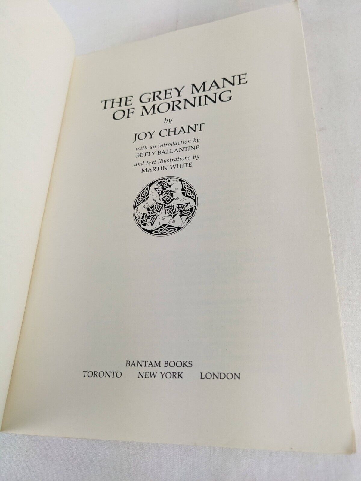 The grey mane of morning by Joy Chant Illustrated Martin White 1980 Vandarei