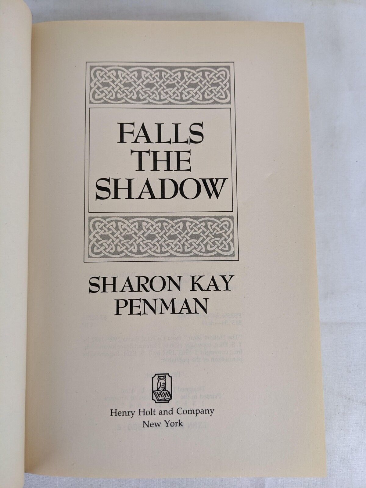 Falls the shadow by Sharon Kay Penman hardcover 1988 First edition