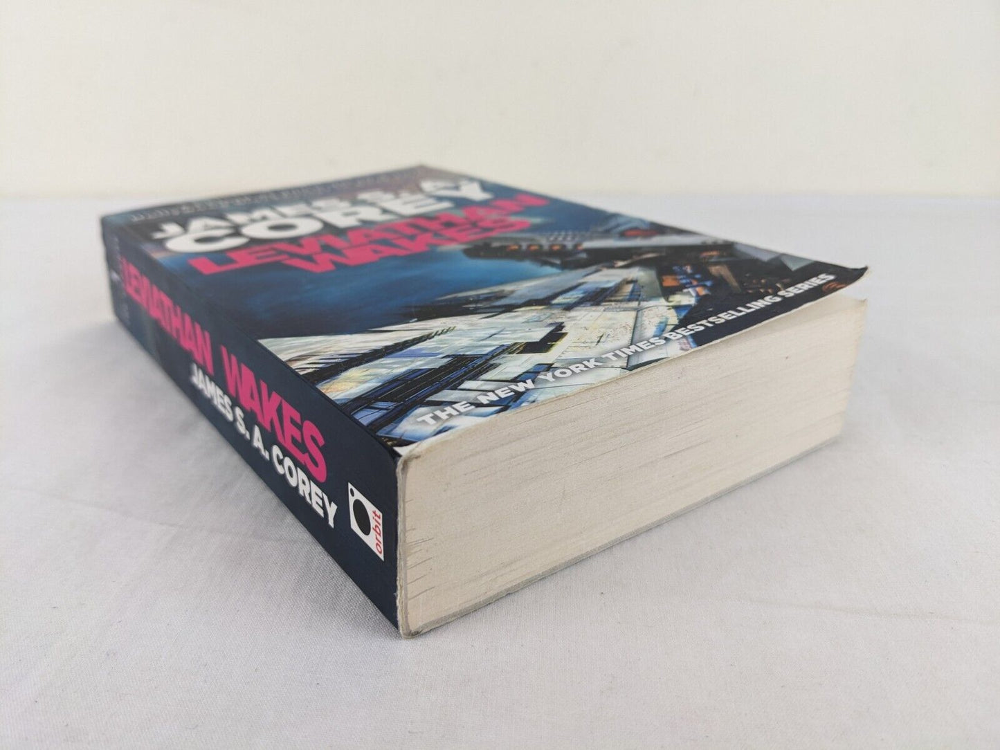 Leviathan Wakes by James S. A. Corey 2012 The Expanse