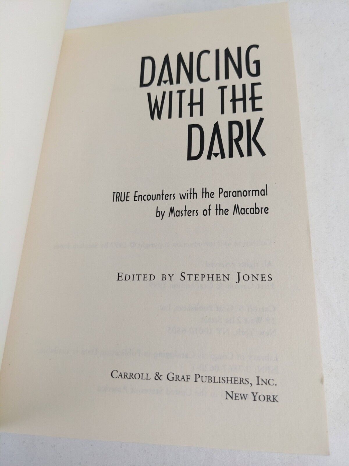 Dancing with the dark edited by Stephen Jones 1999