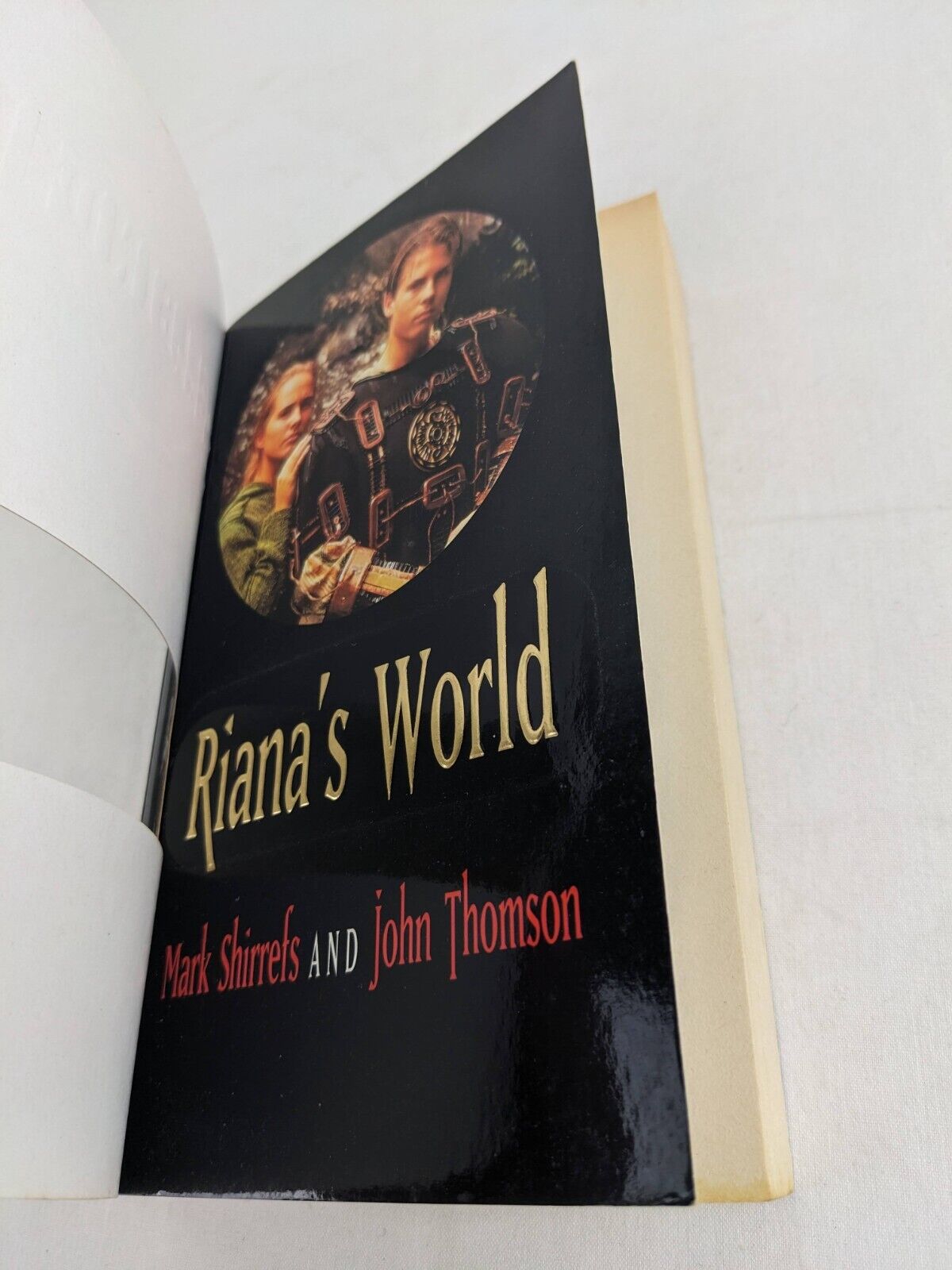 Riana's world by Mark Shirrefs and John Thomson 1995 Spellbinder