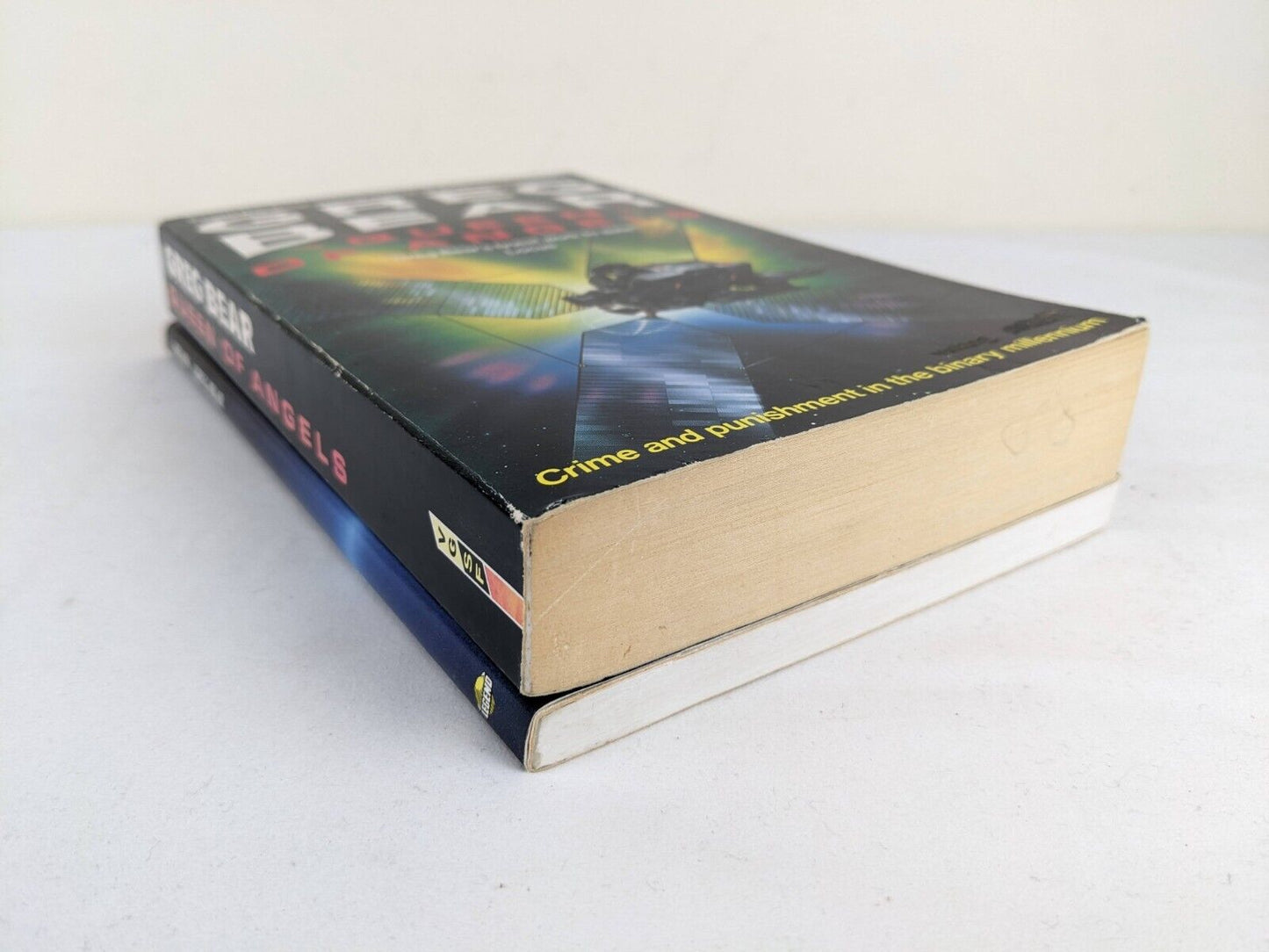 Queen of angels & Heads (Illustrated) by Greg Bear 1991 Queen of Angels