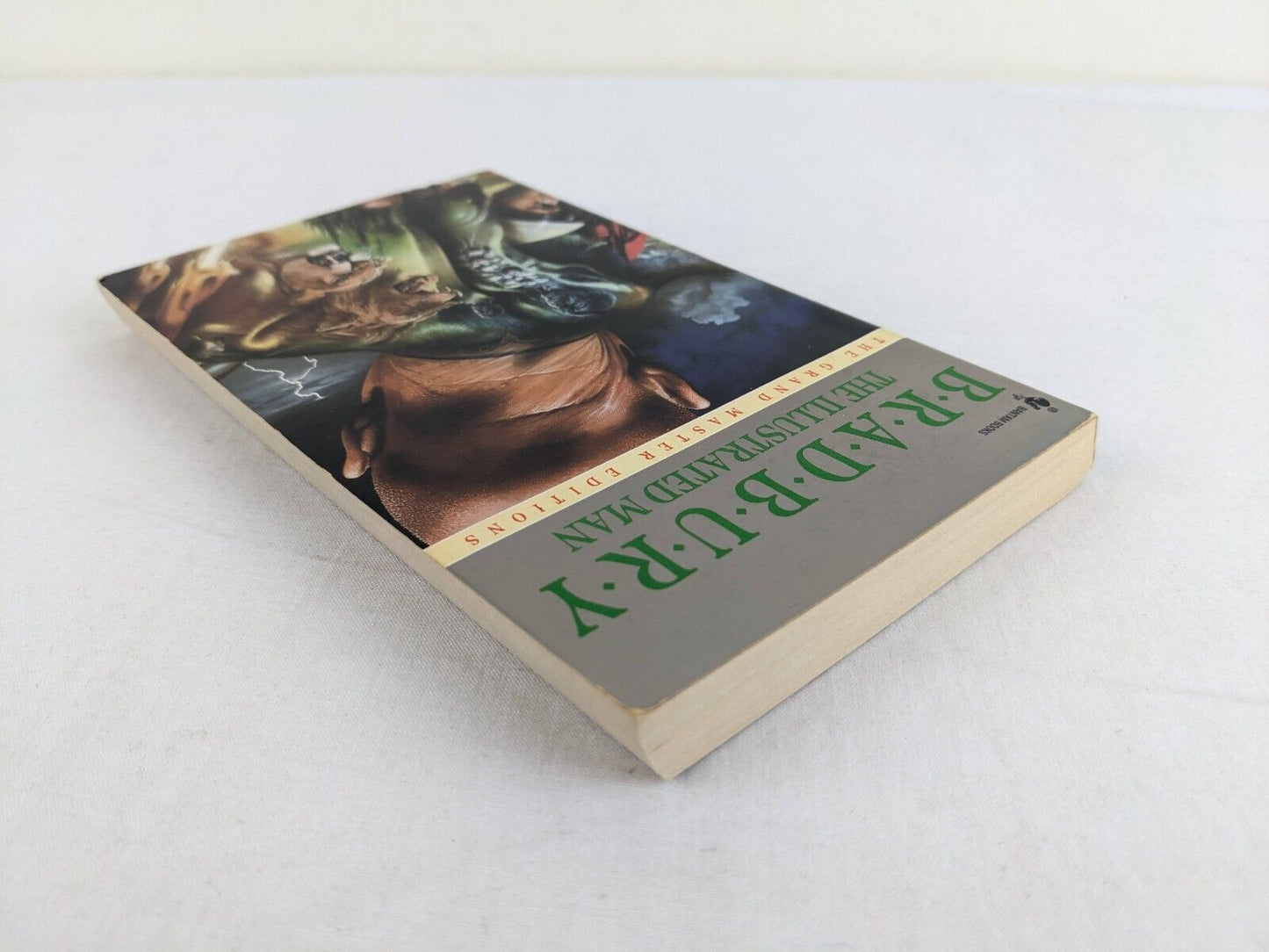 The illustrated man by Ray Bradbury - Bantam Grand master editions