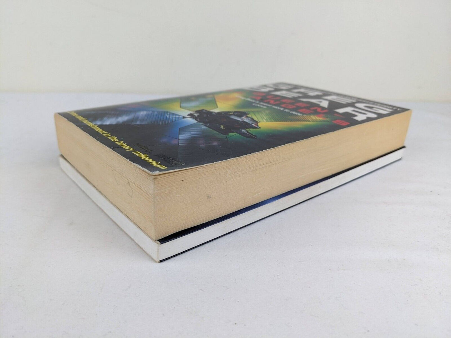 Queen of angels & Heads (Illustrated) by Greg Bear 1991 Queen of Angels