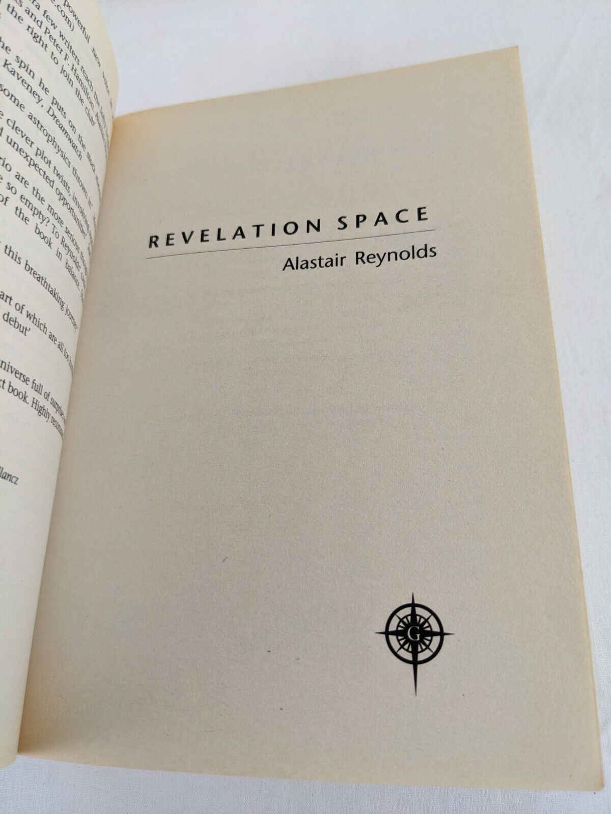 Revelation Space by Alastair Reynolds 2001