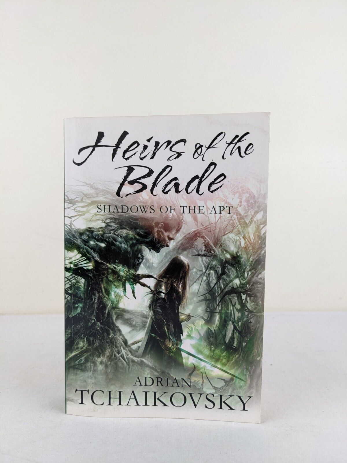 Heirs of the blade: Shadows of the apt by Adrian Tchaikovsky 2012