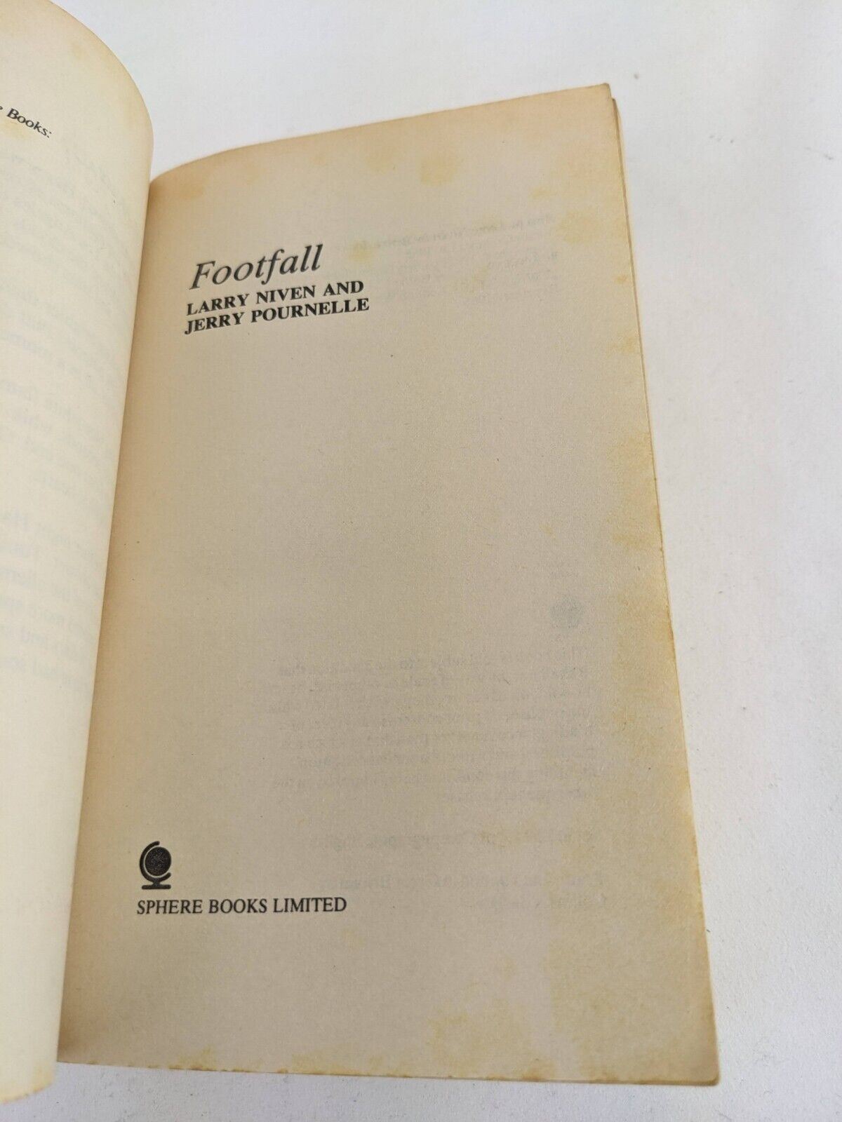 Footfall by Larry Niven & Jerry Pournelle 1985