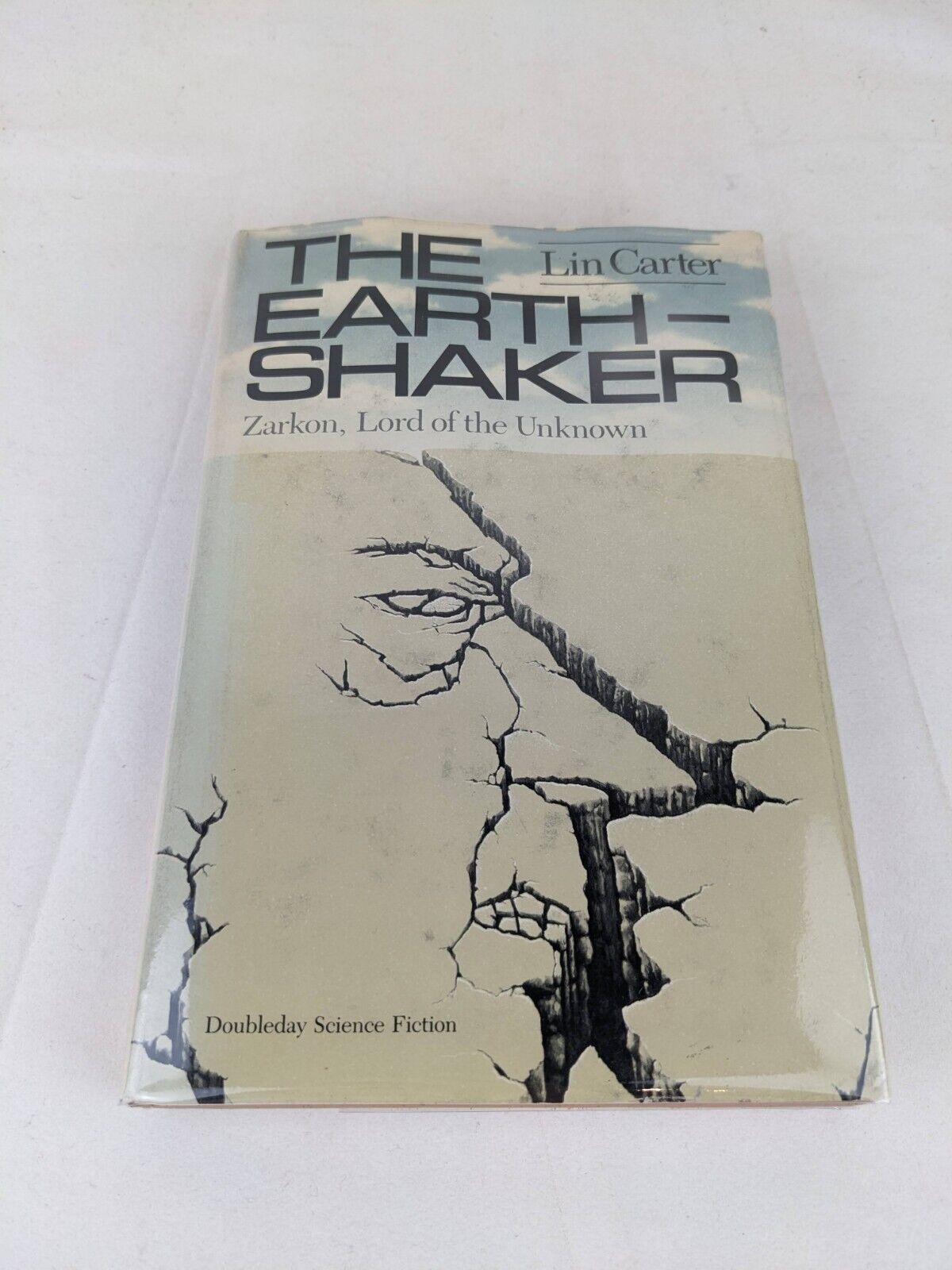 The Earth-shaker by Lin Carter 1982 First Edition Hardcover Zarkon