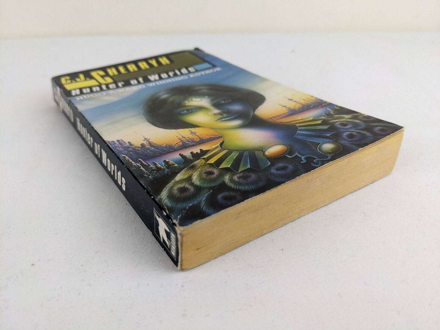 Hunter of worlds by C.J. Cherryh 1990 Hanan Rebellion