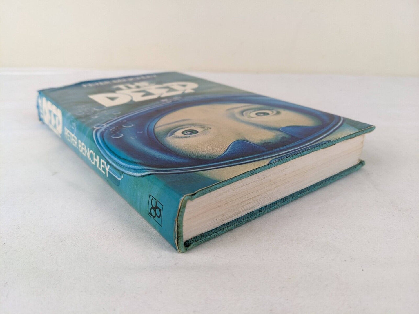 The deep by Peter Benchley hardcover First Edition 1976