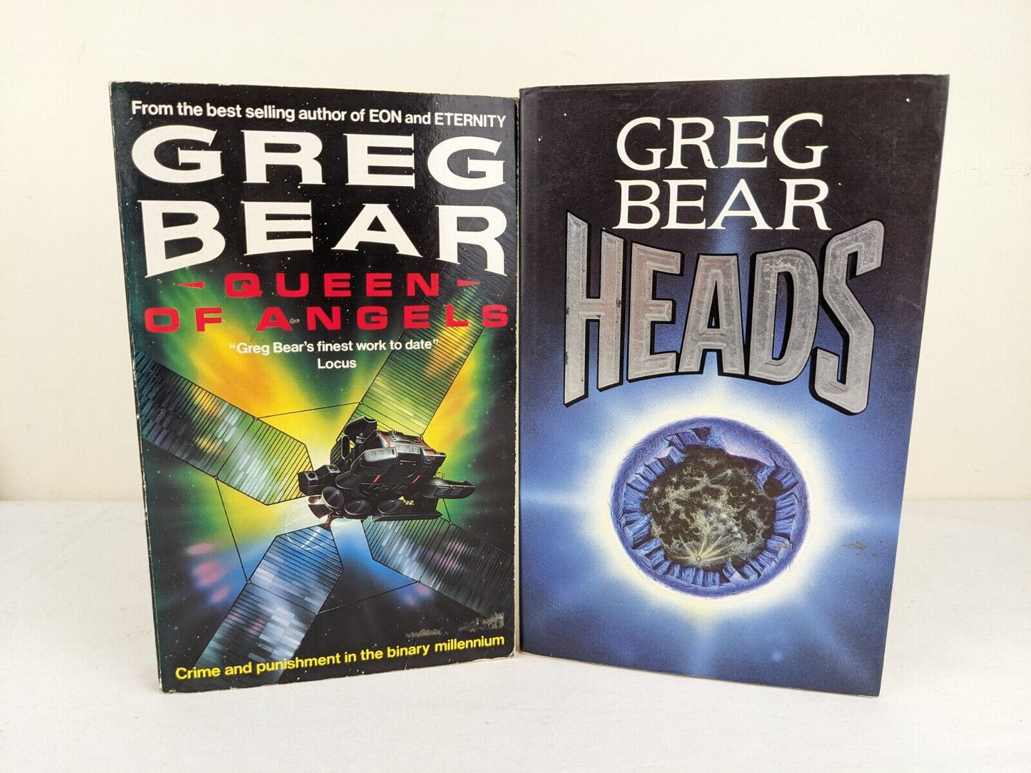Queen of angels & Heads (Illustrated) by Greg Bear 1991 Queen of Angels