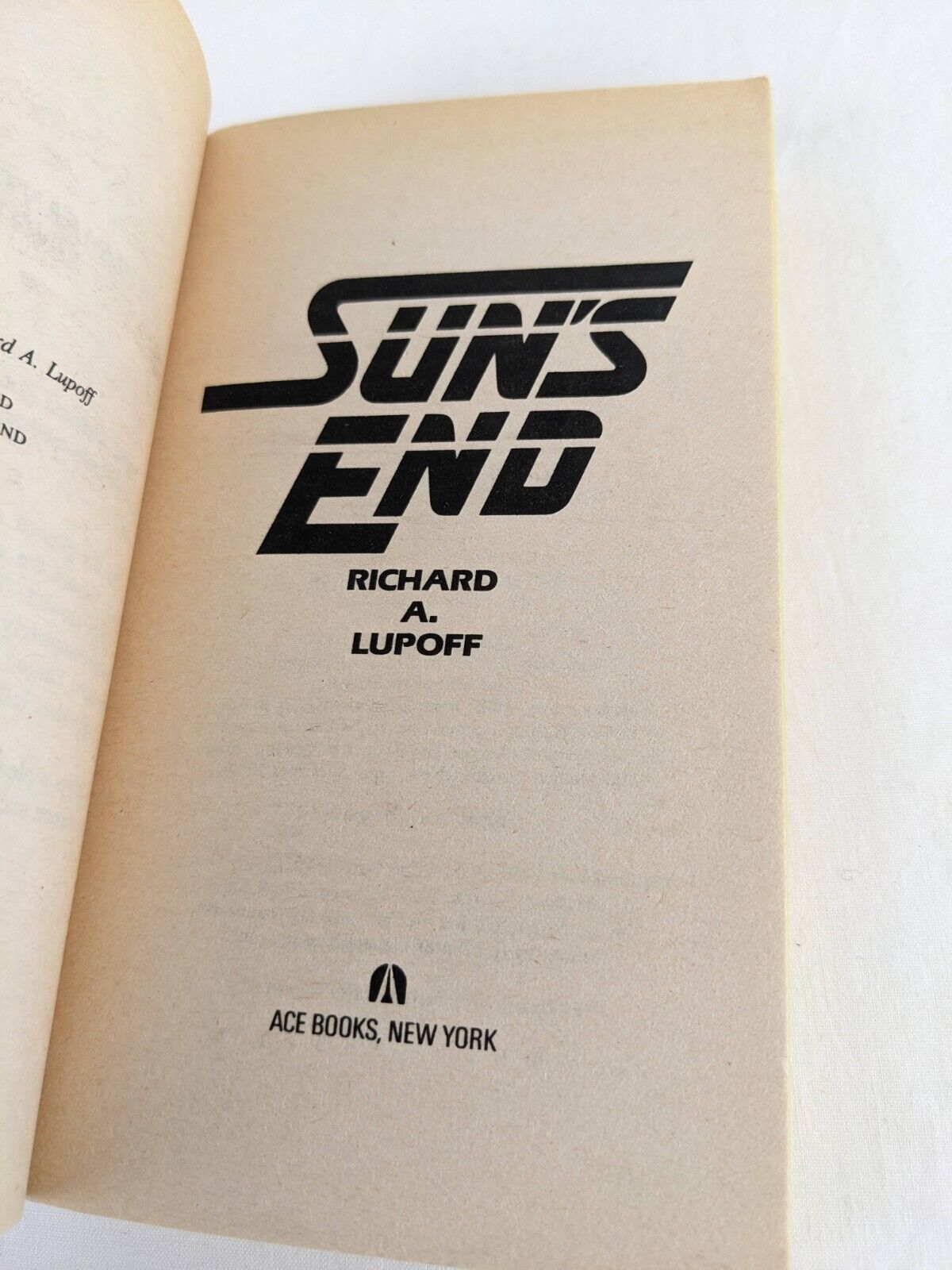 Sun's End by Richard Lupoff 1988