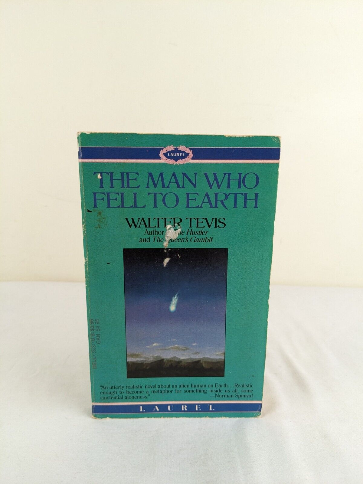 The man who fell to Earth by Walter Tevis 1986 Laurel book