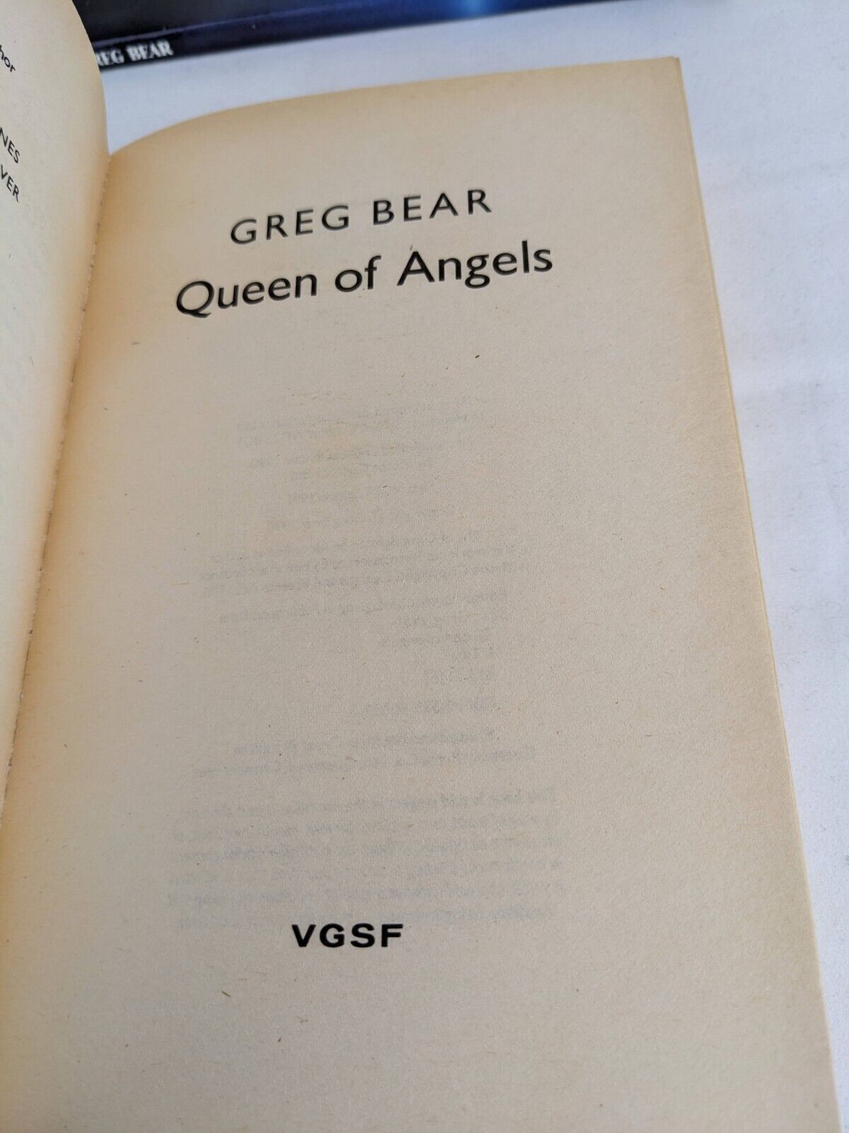 Queen of angels & Heads (Illustrated) by Greg Bear 1991 Queen of Angels