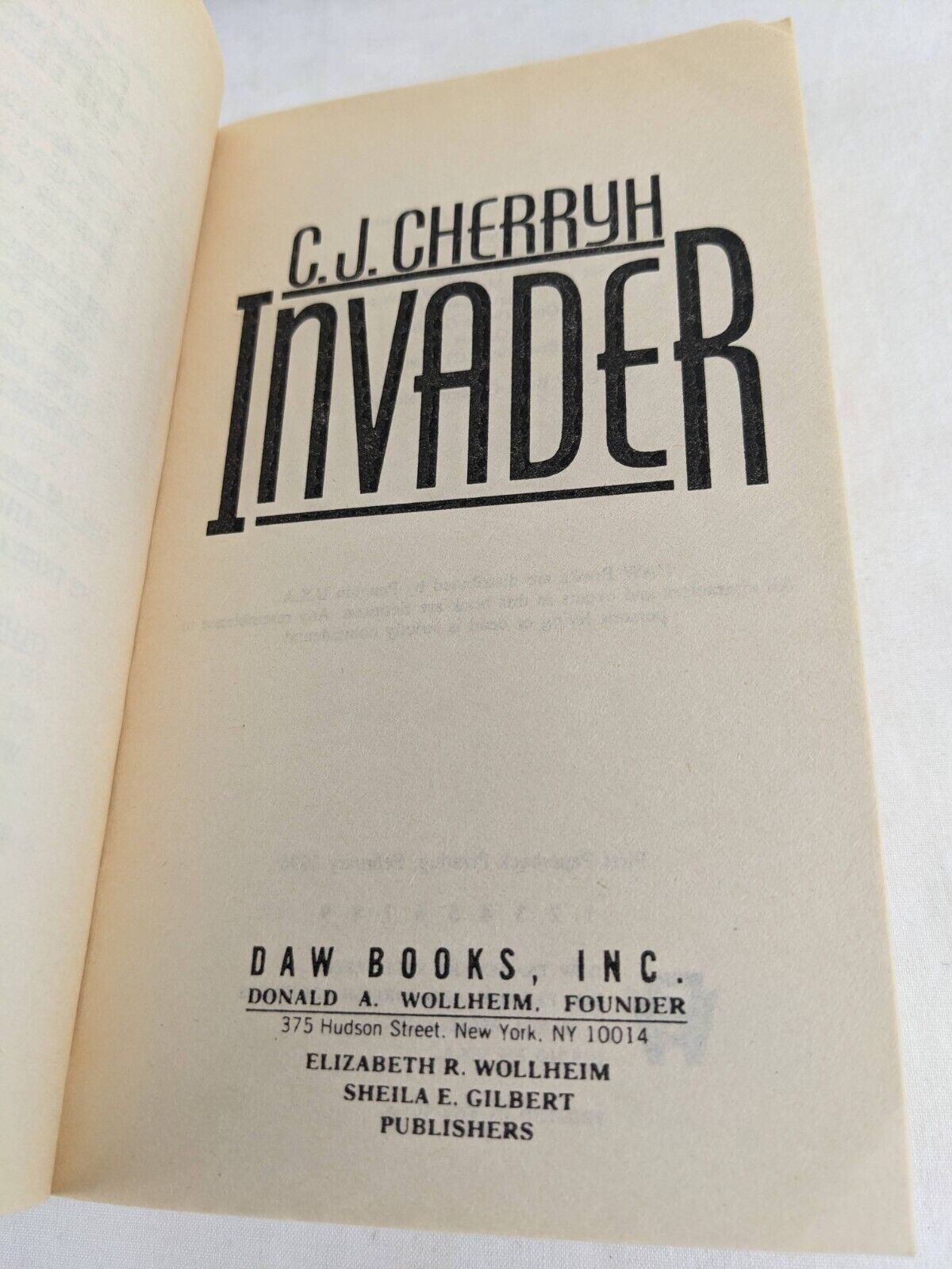 Invader & Defender by C.J. Cherryh 1996 The foreigner series