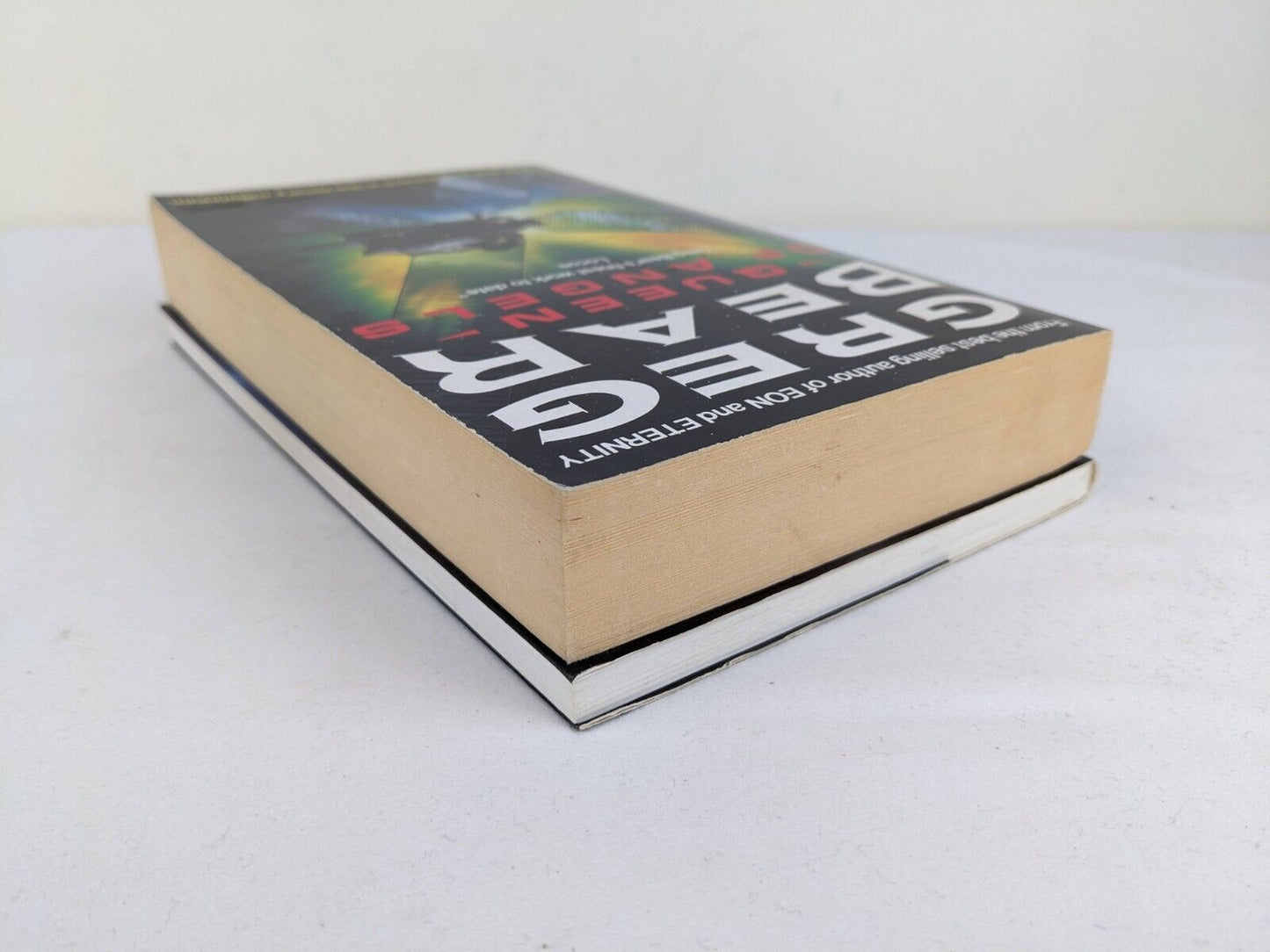 Queen of angels & Heads (Illustrated) by Greg Bear 1991 Queen of Angels