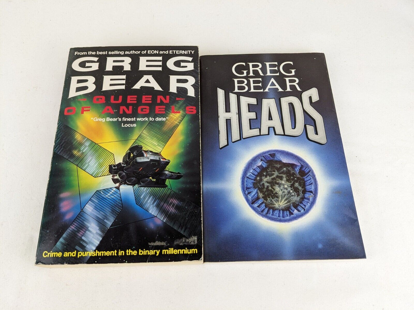 Queen of angels & Heads (Illustrated) by Greg Bear 1991 Queen of Angels