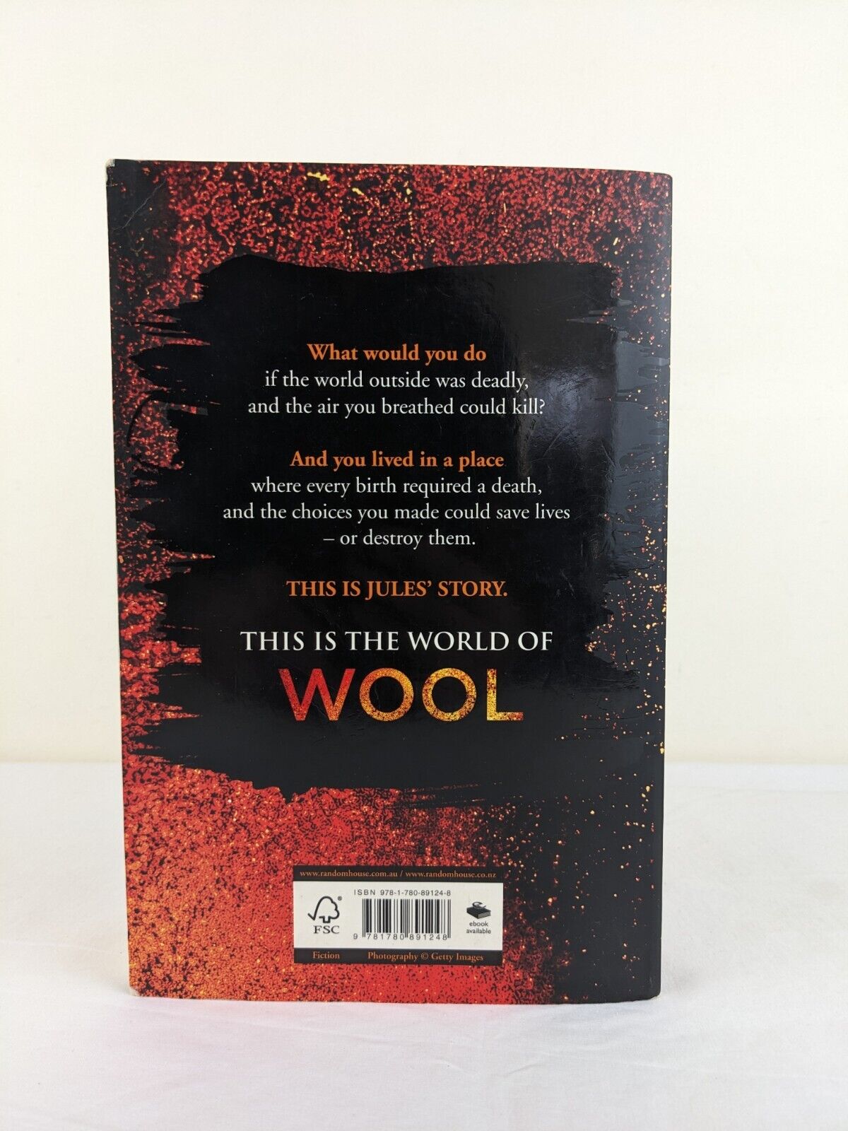 Wool by Hugh Howey 2013 Silo Series Large paperback